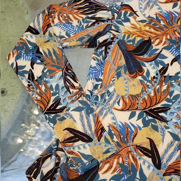 Patagonia Surf Swell Seeker Rash Guard Swimsut - Picture 9 of 12